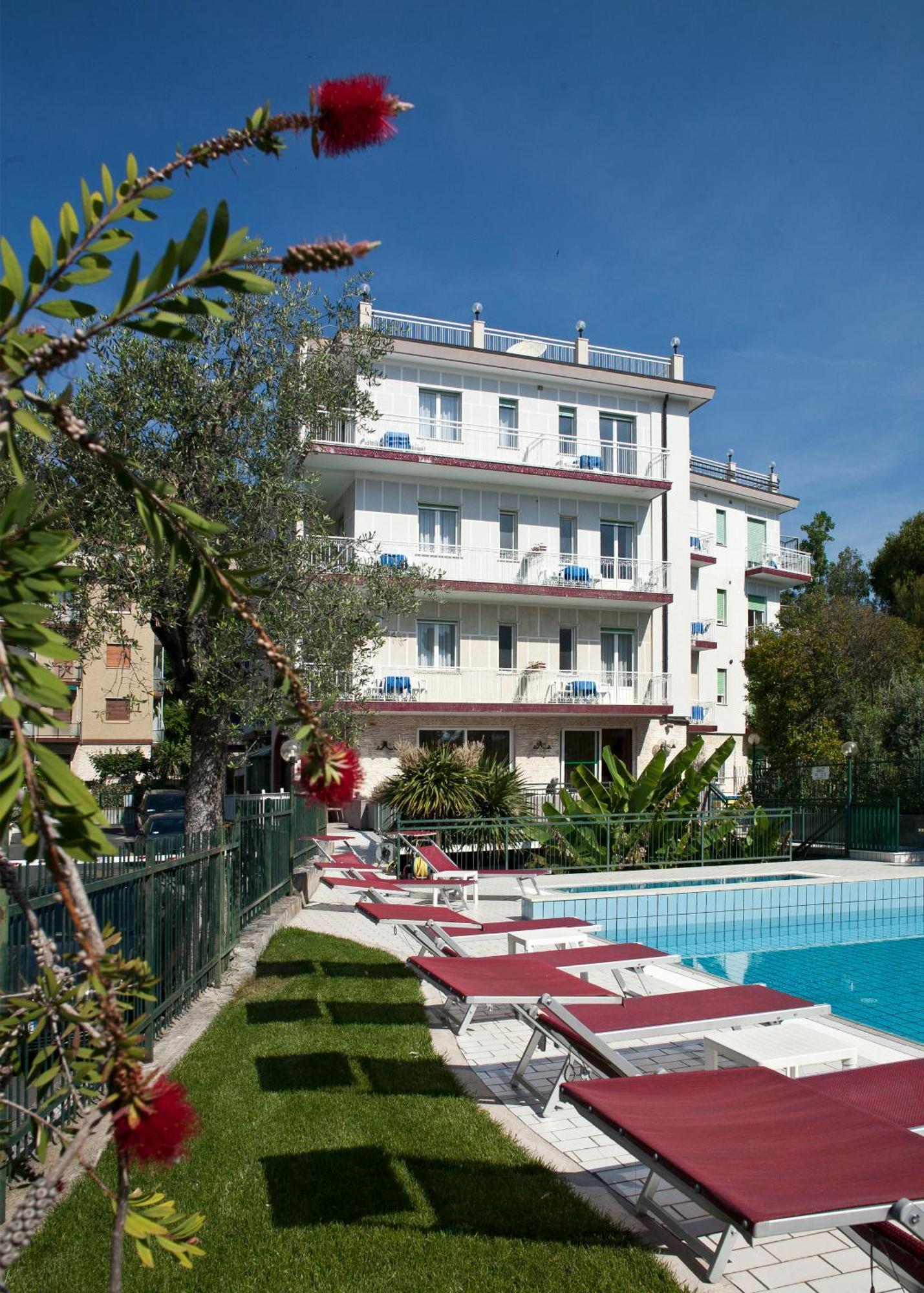 Hotel Garden Alassio Exterior photo